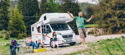 familia-disfrutando-autocaravana.jpg